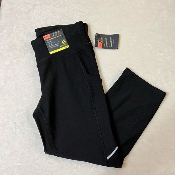 Xersion Black Training Midrise Capri Leggings Small - Picture 1 of 9